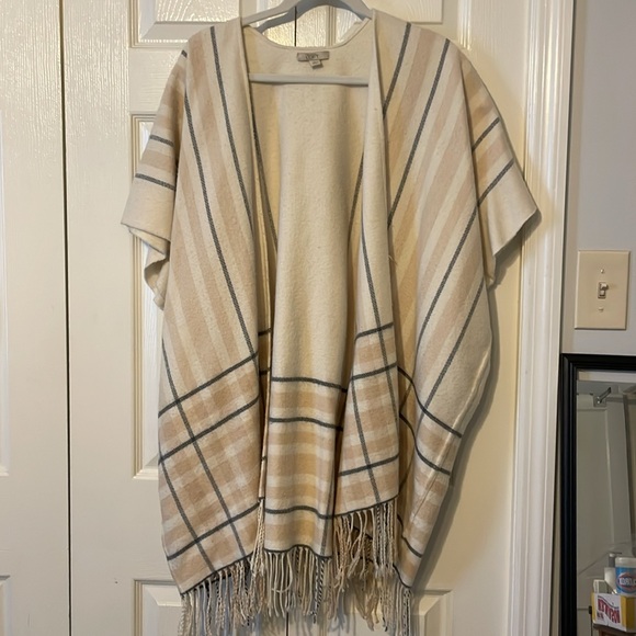 LOFT Tops - LOFT Poncho